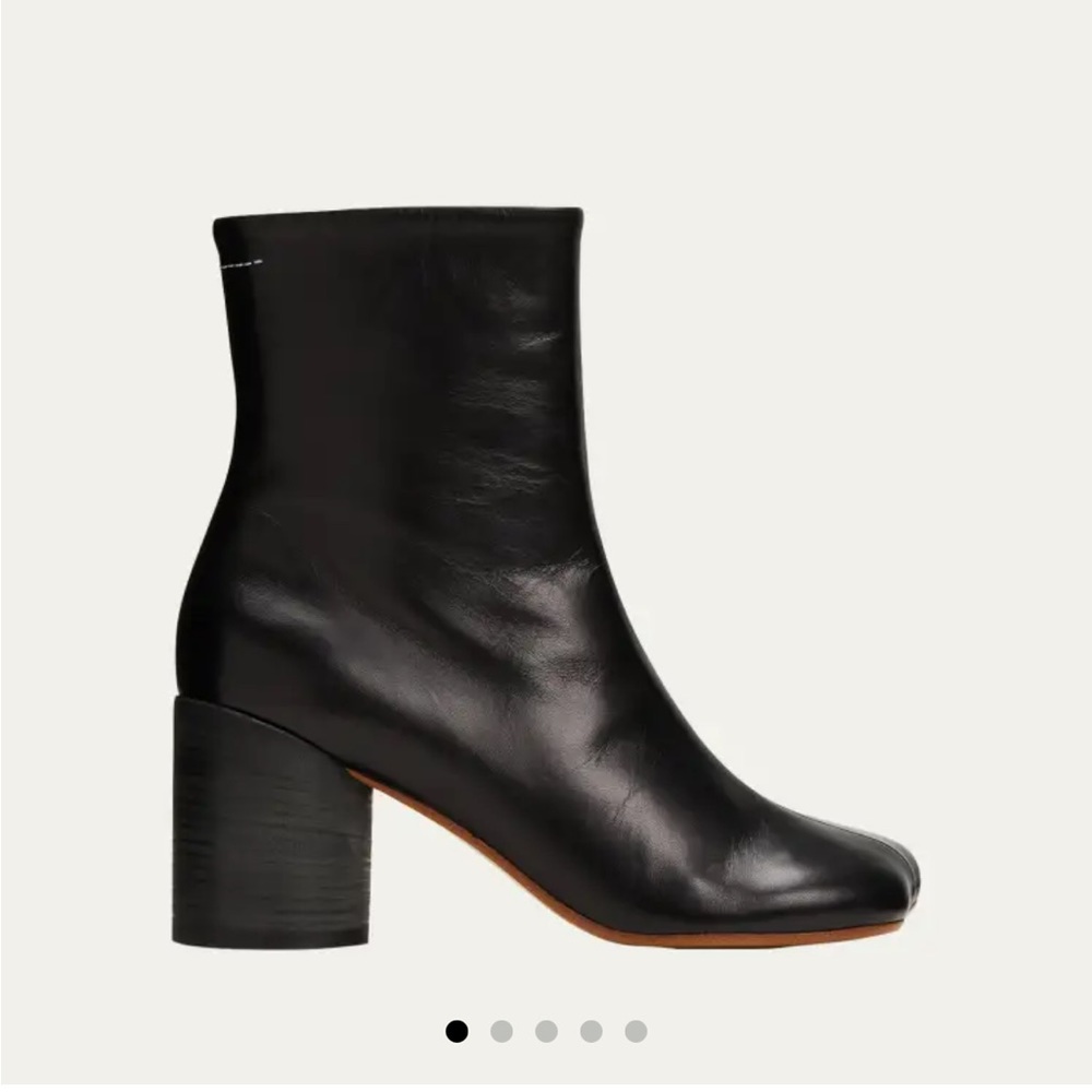 MM6 MAISON MARGIELA
Anatomic Leather Zip Booties
$650 in stores.